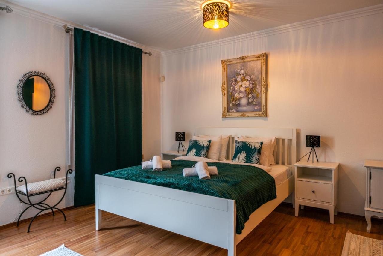 Romantic Studio Secret Garden Budapest Bagian luar foto