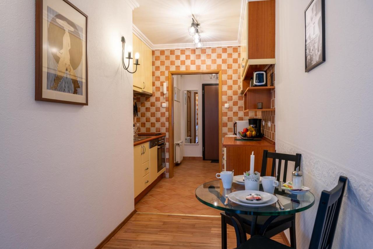 Romantic Studio Secret Garden Budapest Bagian luar foto